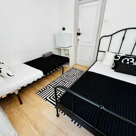 Luxury In Lisbon, Marques De Pombal Hostel *
