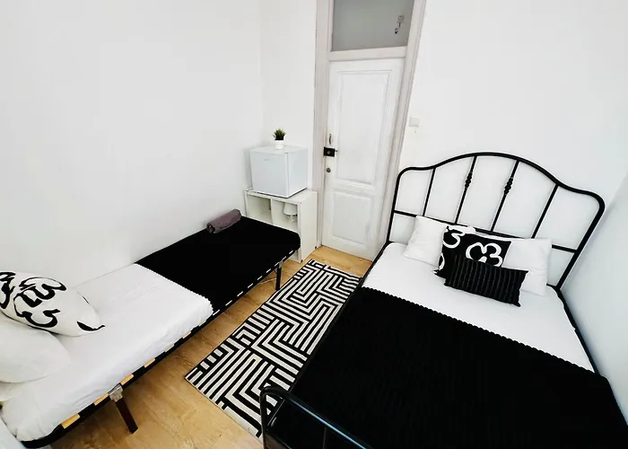 Luxury In Lisbon, Marques De Pombal Хостел