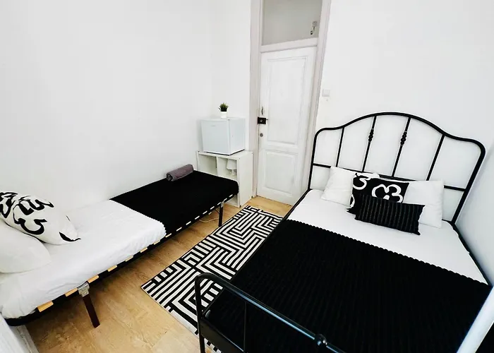 Luxury In Lisbon, Marques De Pombal Хостел